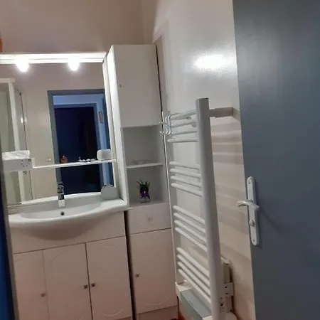 Alojamento de Acomodação e Pequeno-almoço Petit Paradis Chez Pascale Et Bernard *